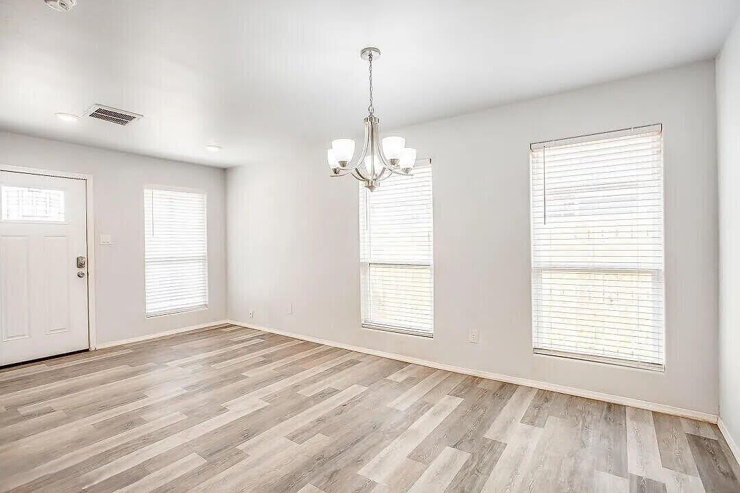 5514 Jarvis Street – photo 2