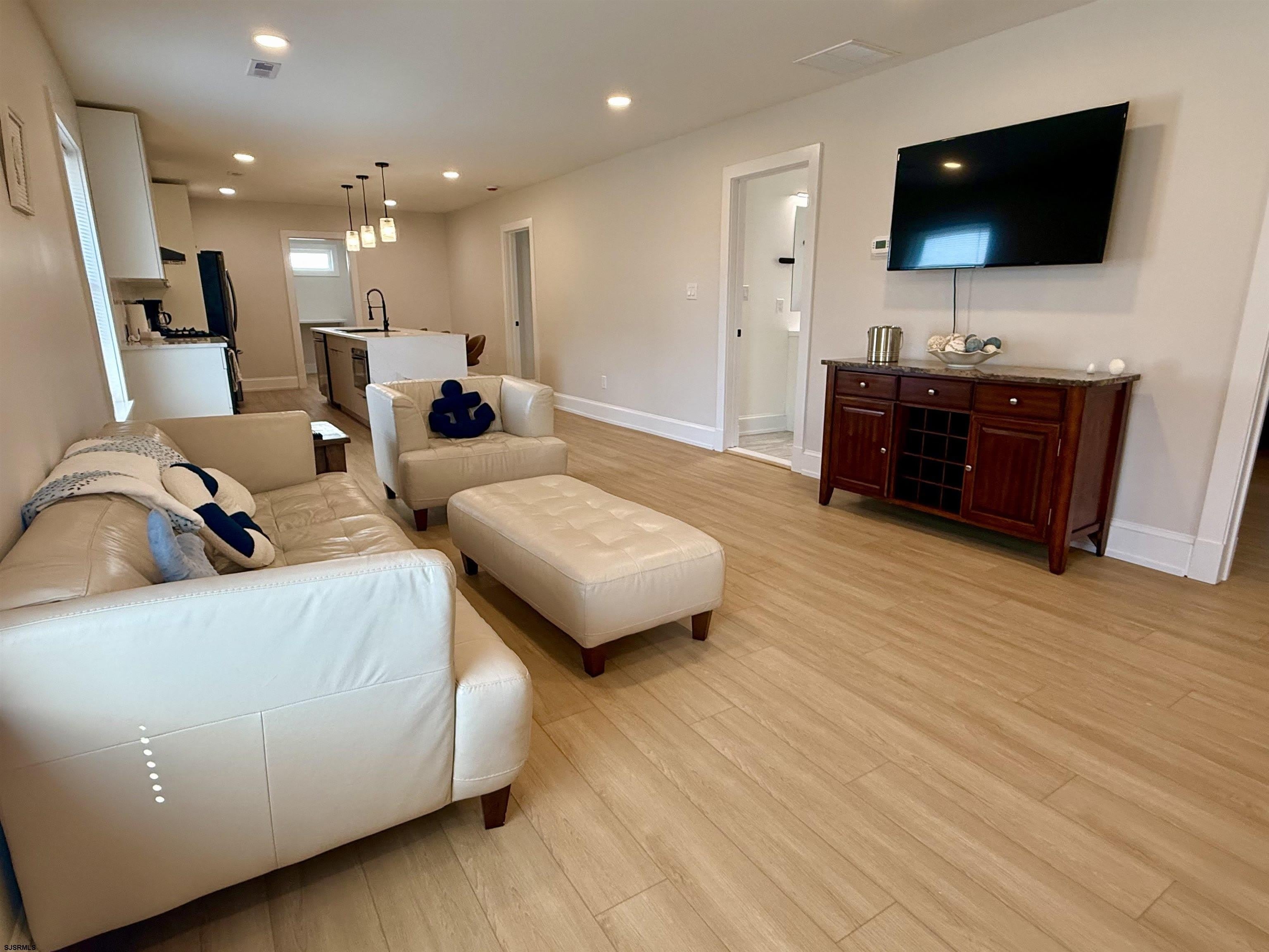 216 N Dorset Ave – photo 3