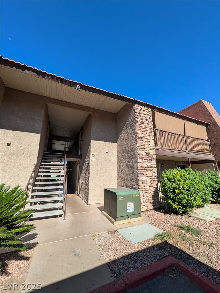 5321 River Glen Drive – photo 1