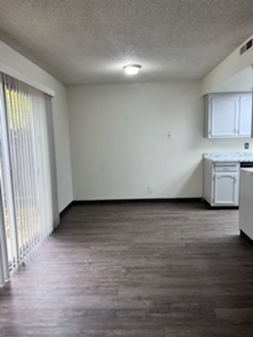 261 W Alexander Ave, Merced – photo 2