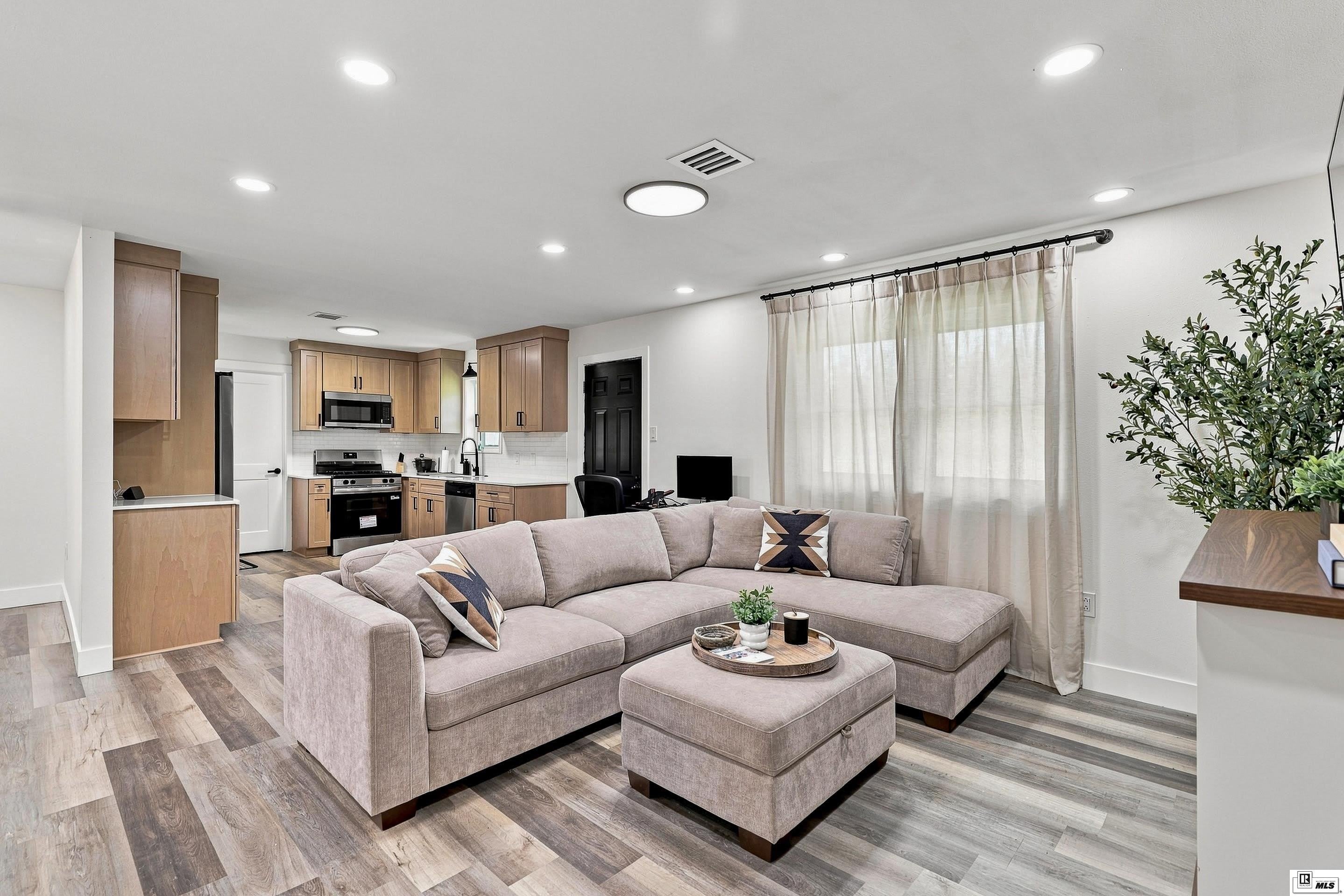 209 JONES STREET – photo 5