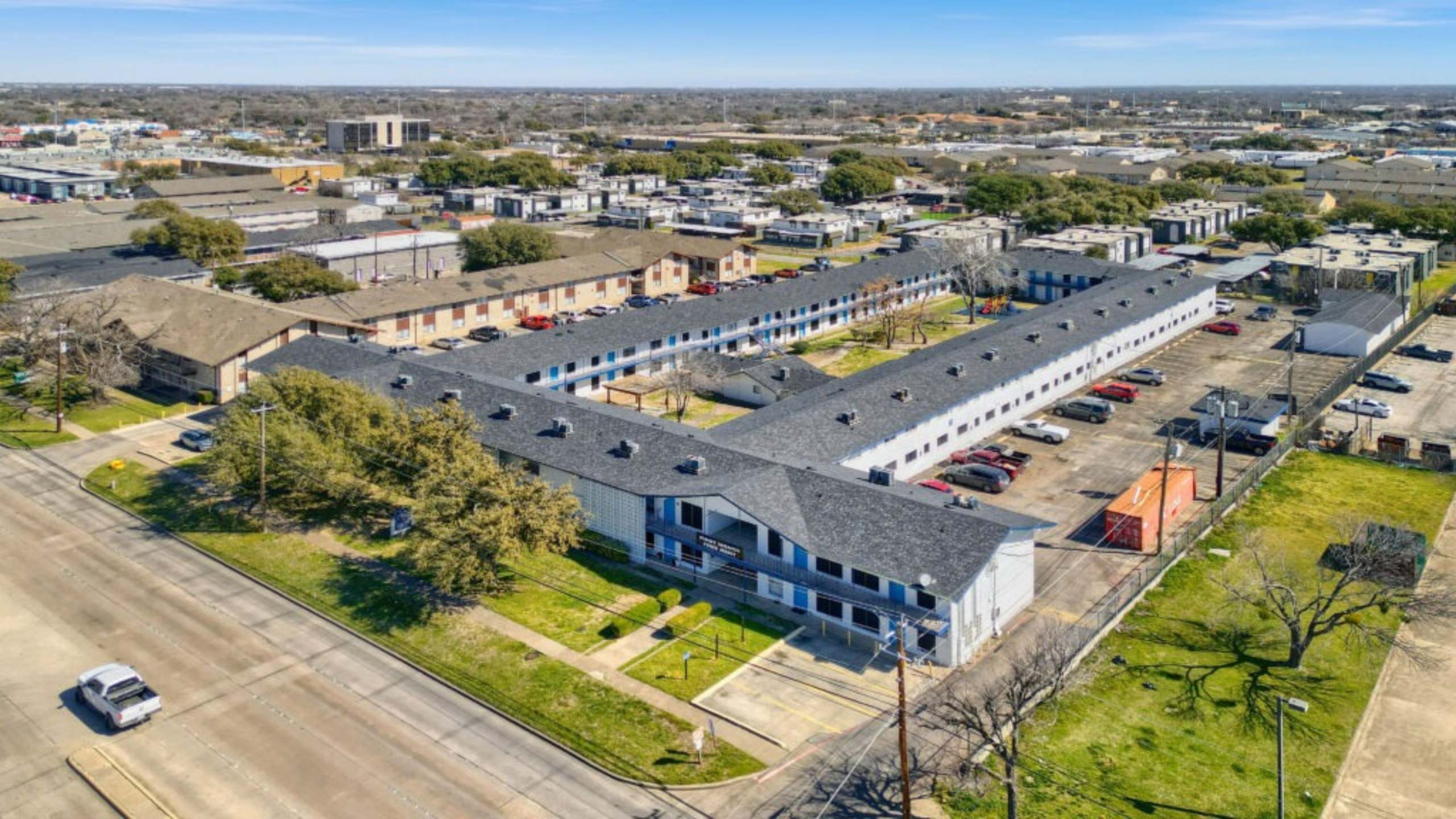 Hickory Apartments – photo 2