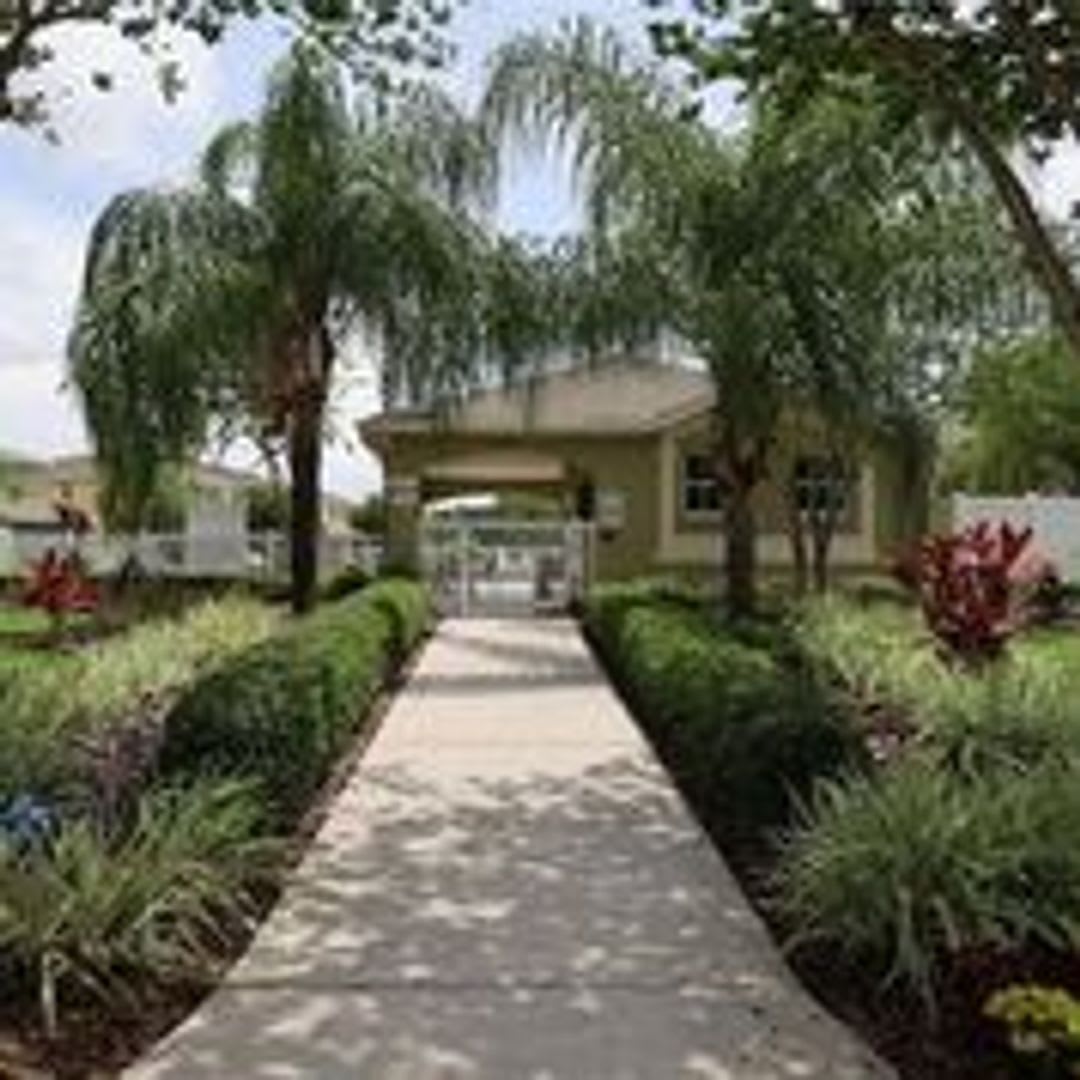 REDUCED RENT! Beautiful Townhome in the Heart of New Tampa! – photo 4