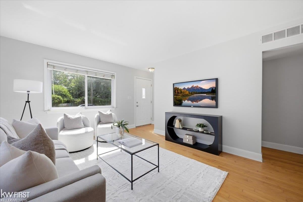 825 Wilson Avenue – photo 3