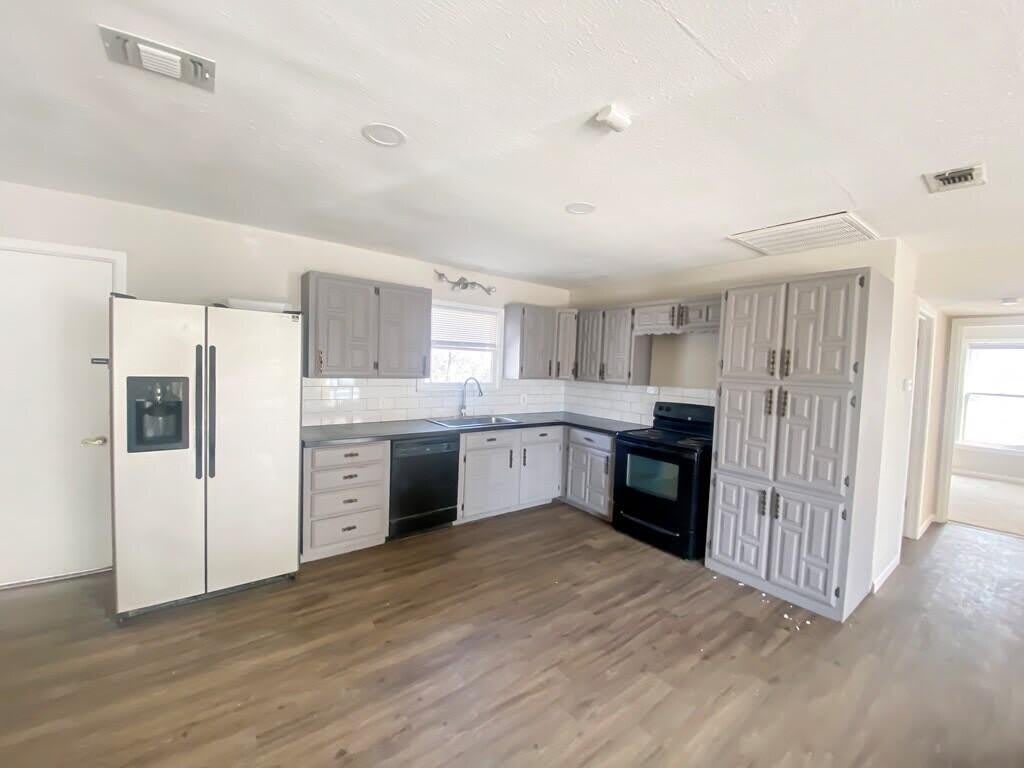 2688 W Avenue N – photo 3