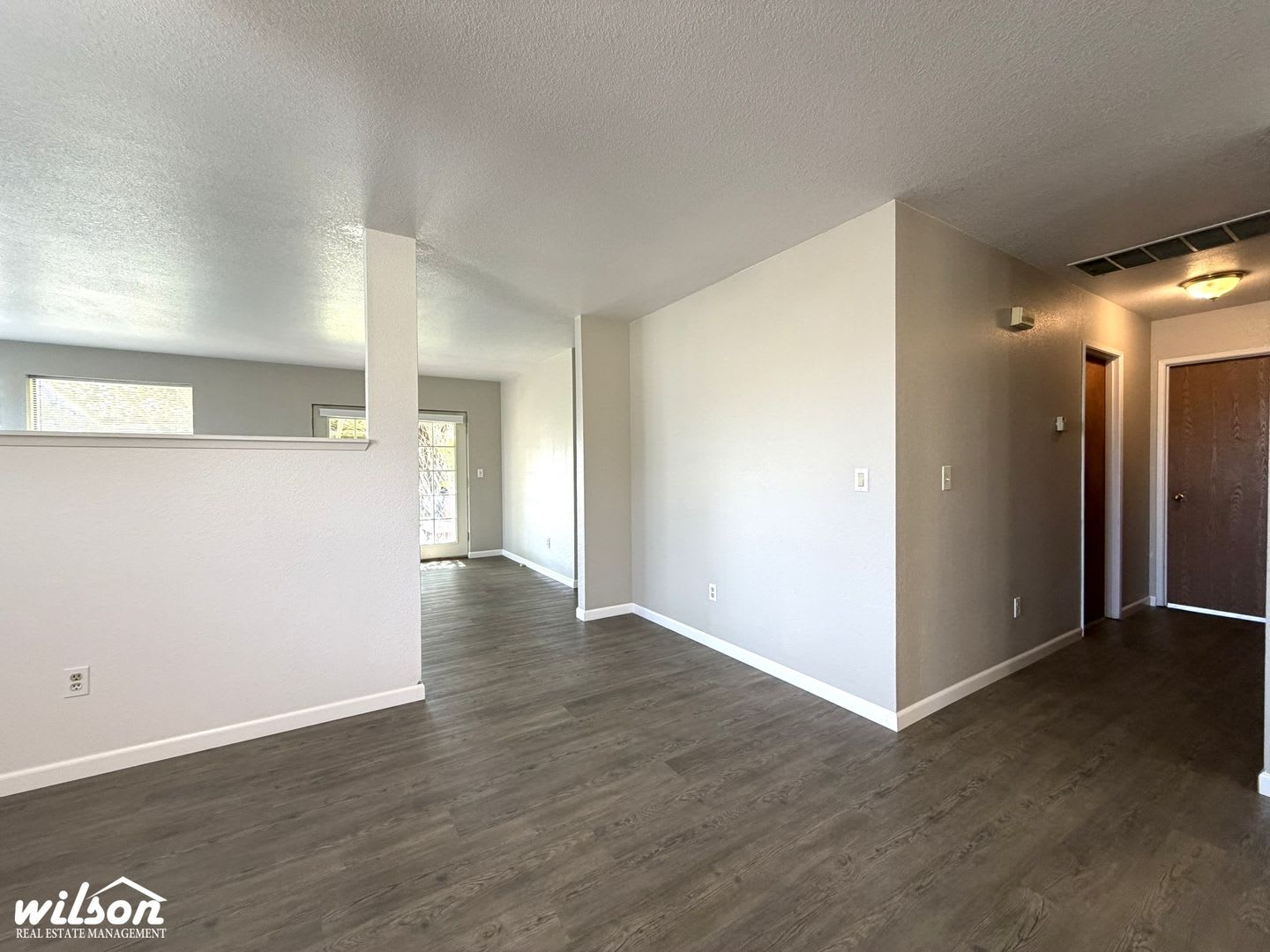 Hilltop 3 Bedroom Home With Scenic Orchard Views – photo 4