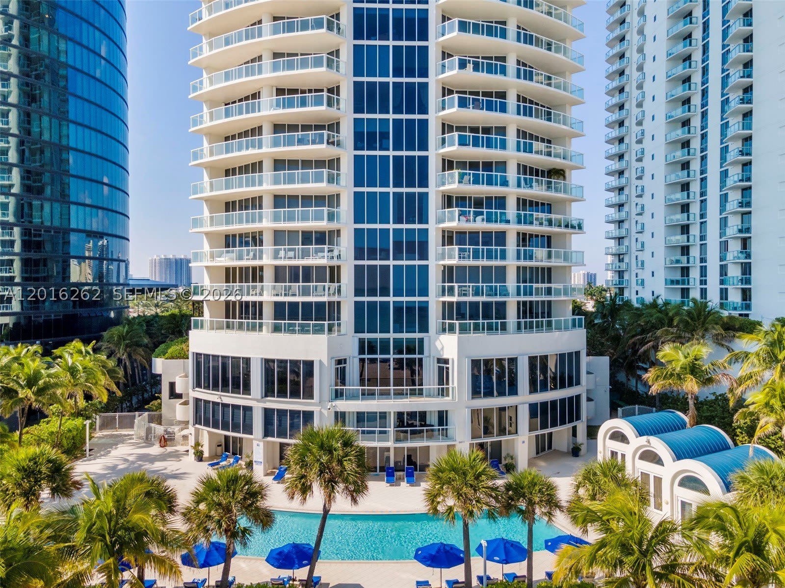 18671 Collins Ave – photo 2