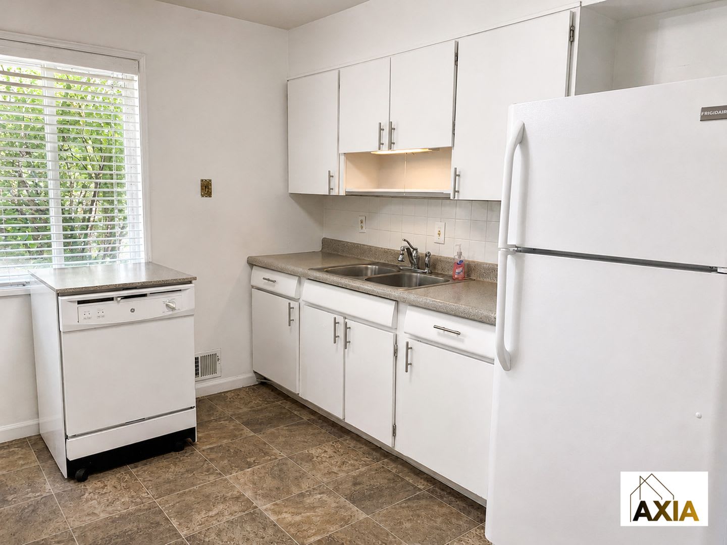 Home in South Boulder for Fall Pre-Lease! – photo 5