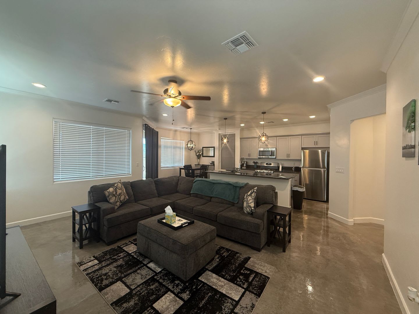 2 Bedroom 1 Bathroom Fully Furnished Home – photo 3