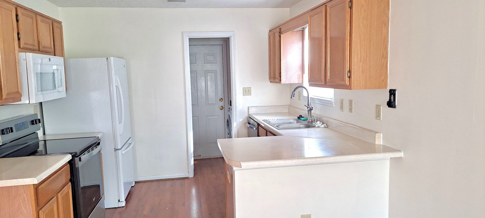 Room in 3 Bedroom Home at Caloosa Cove – photo 1
