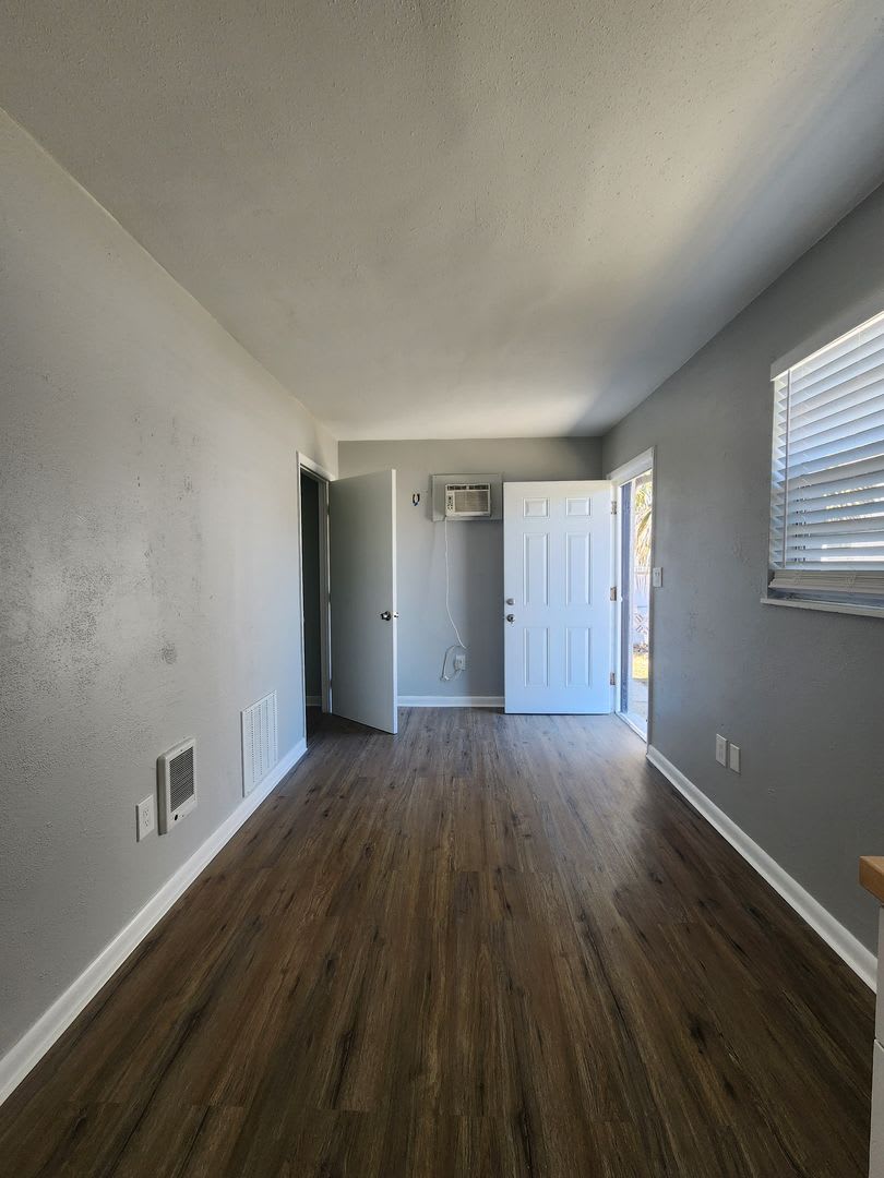 ** HALF OFF 1ST MONTH'S RENT WITH 13 MONTH LEASE ** – photo 3