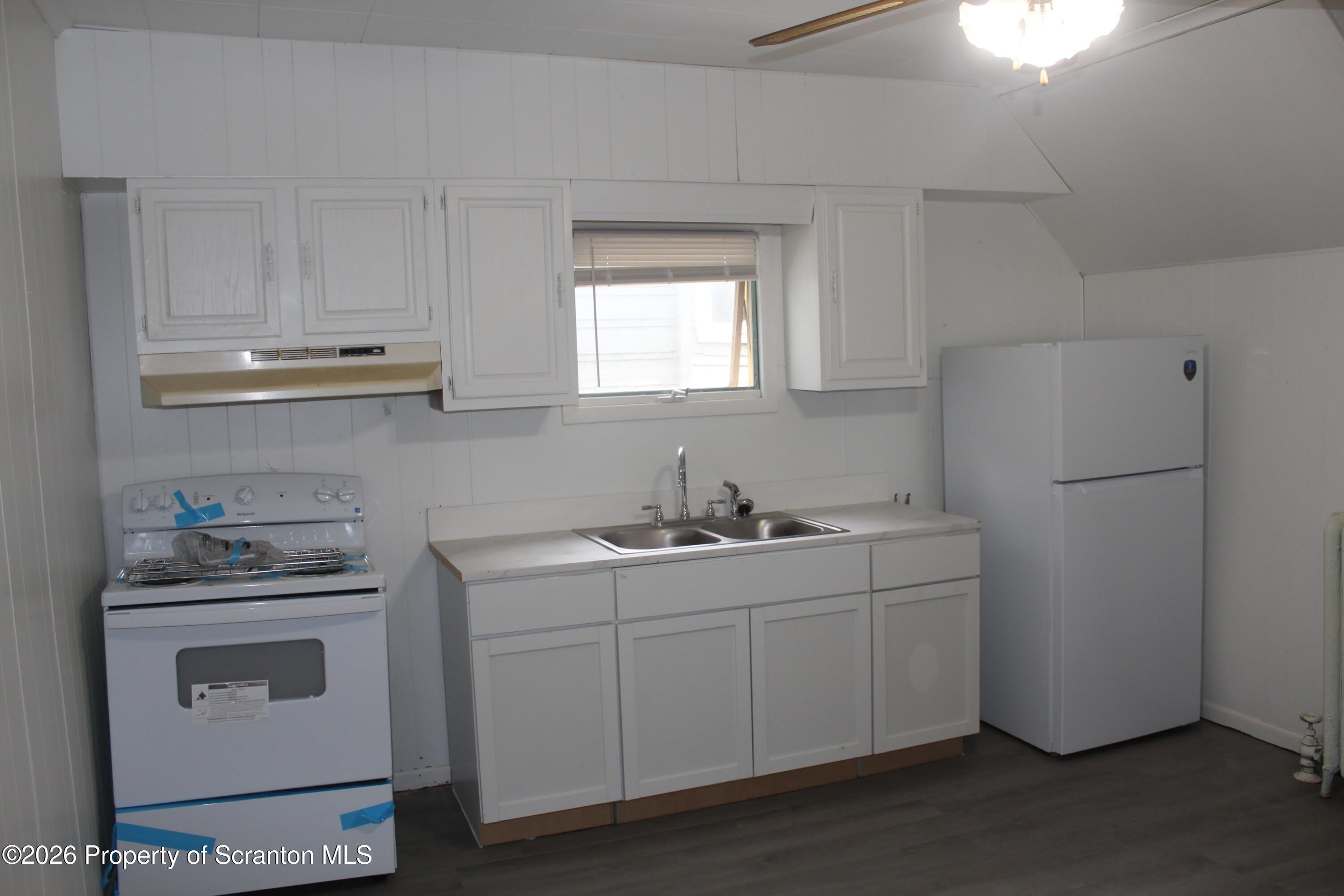 220 Colfax Avenue – photo 2