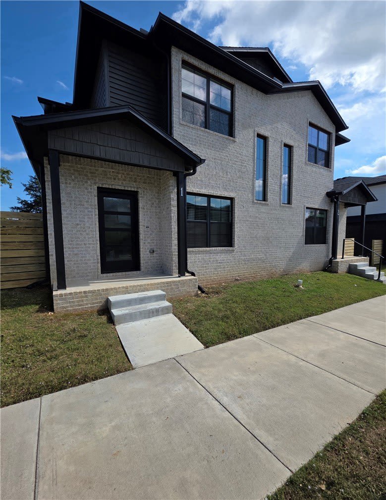 1002 N Crater Avenue – photo 1
