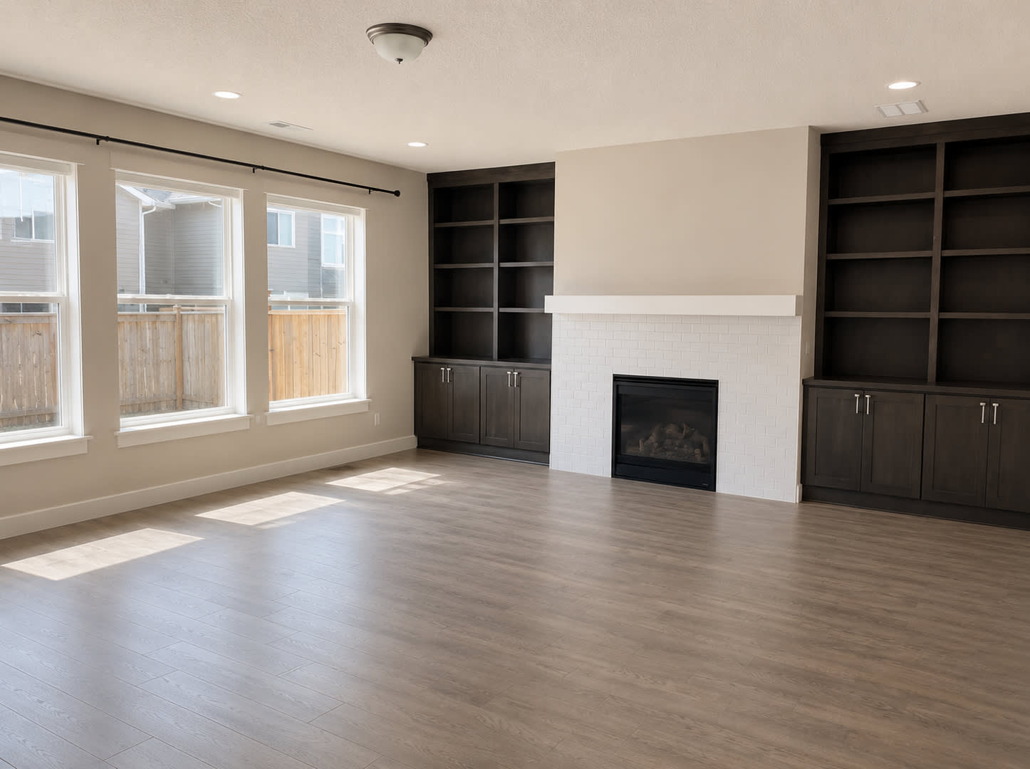 Gorgeous Reeds Crossing 4 Bd 2 5 Ba 3 057 Sqft Single Family Home Ev Charging Outlet Located On A Quiet Corner Lot – photo 3