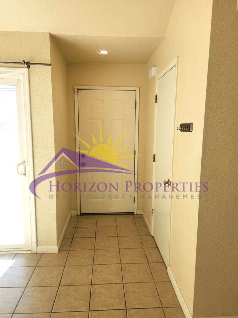1 Bed 1 Bath with bonus loft 724 sq ft. Condo – photo 2
