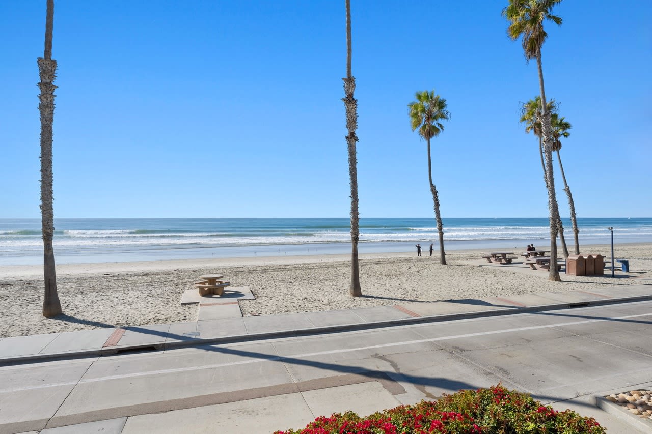 600 N The Strand – photo 2
