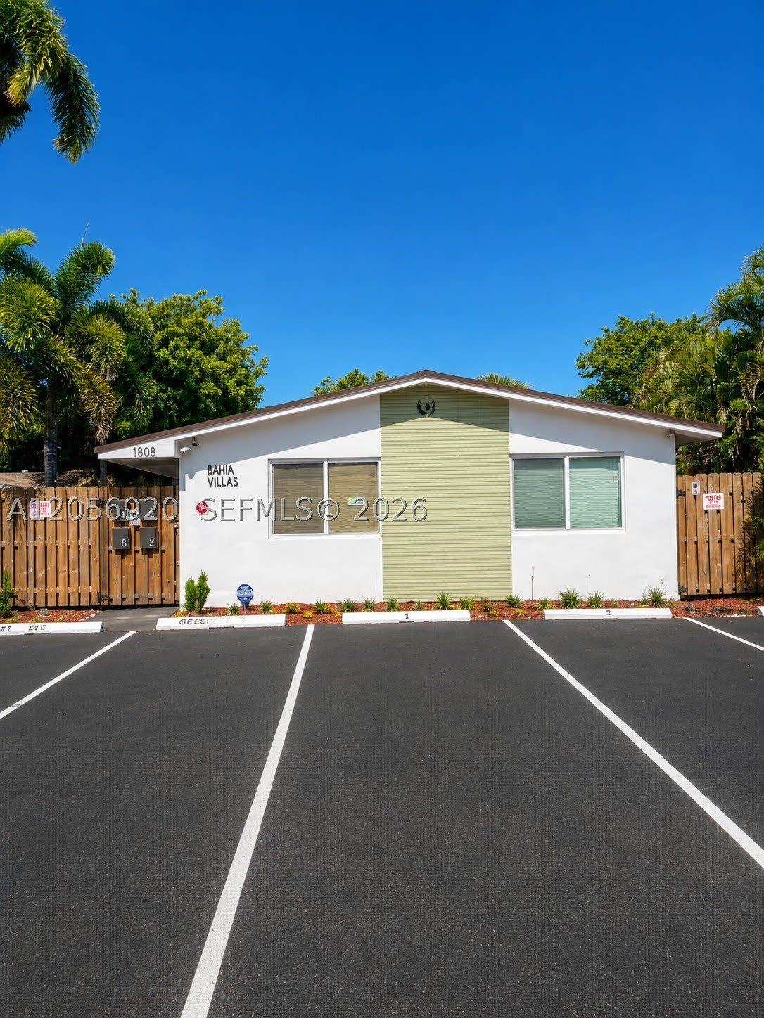 1808 Ne 11Th Ave – photo 1