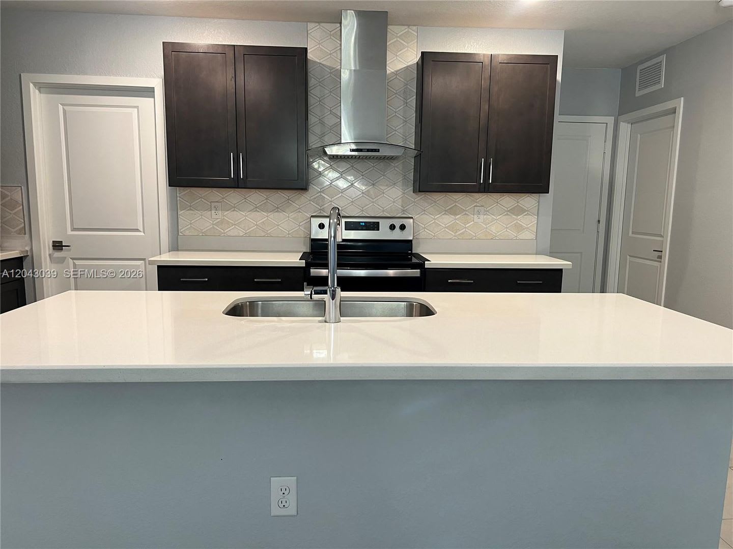 421 NE 6th Court, Florida City, FL 33034 – photo 2