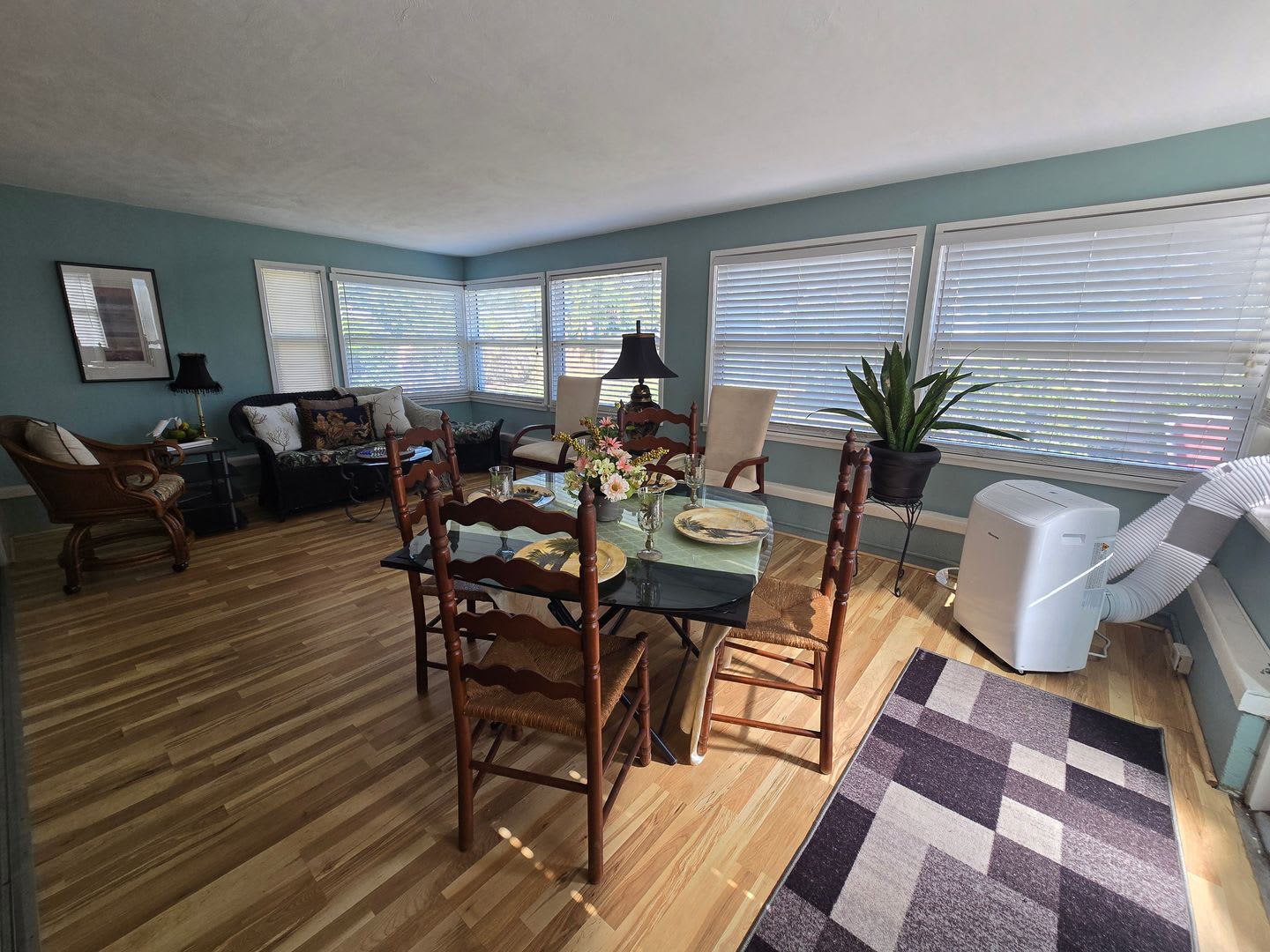 Fully Furnished 2Br 1Ba Gulf Gate Rental Flexible 6 Month Lease Option – photo 3