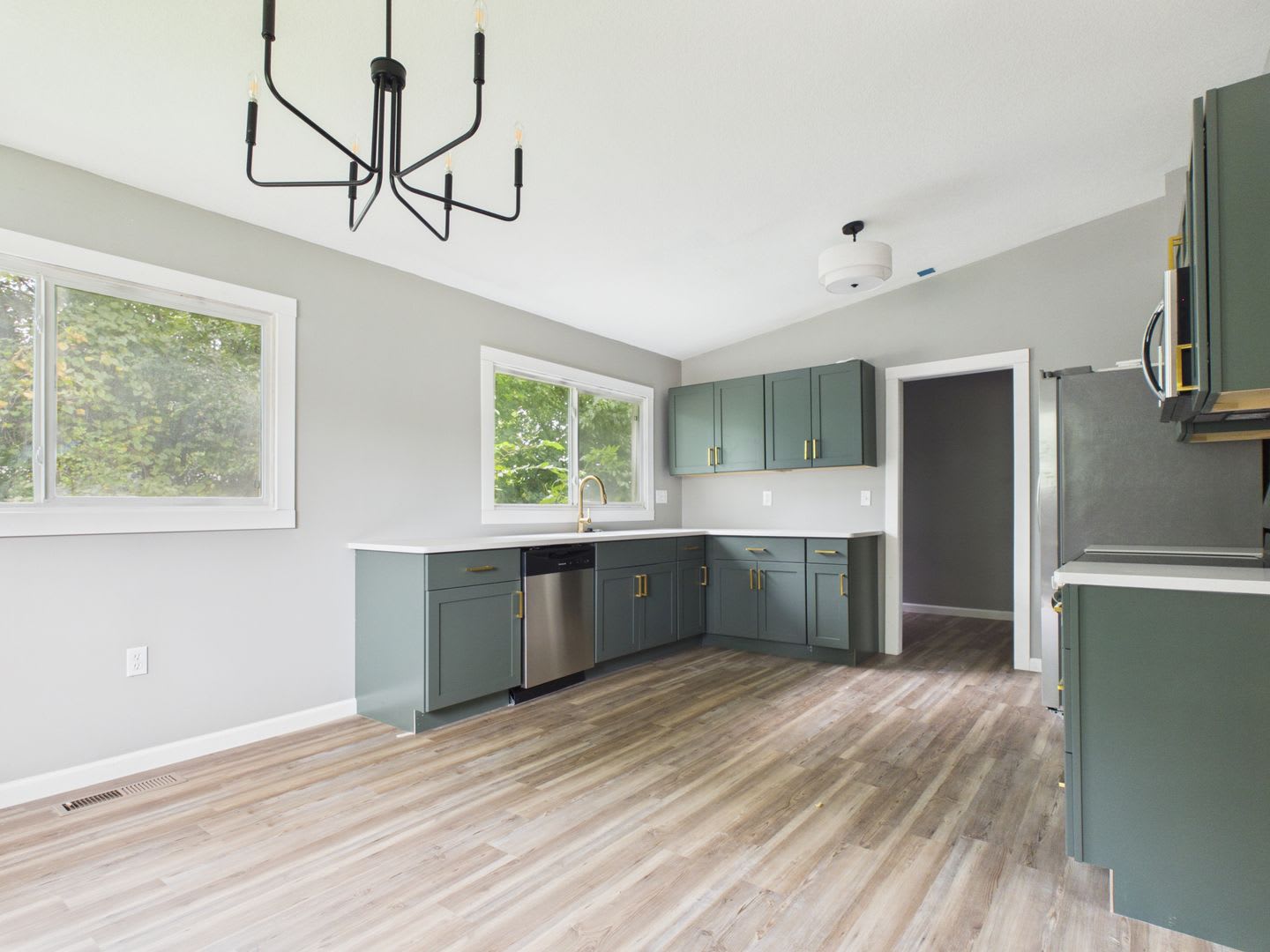 808 E Clark St – photo 4