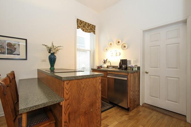 1252 North Greenview Ave – photo 4