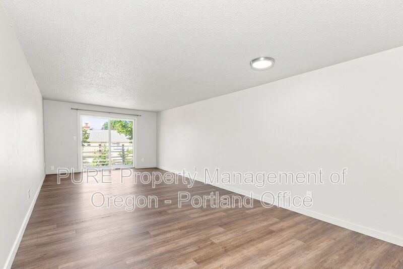 18411 E Burnside St – photo 5