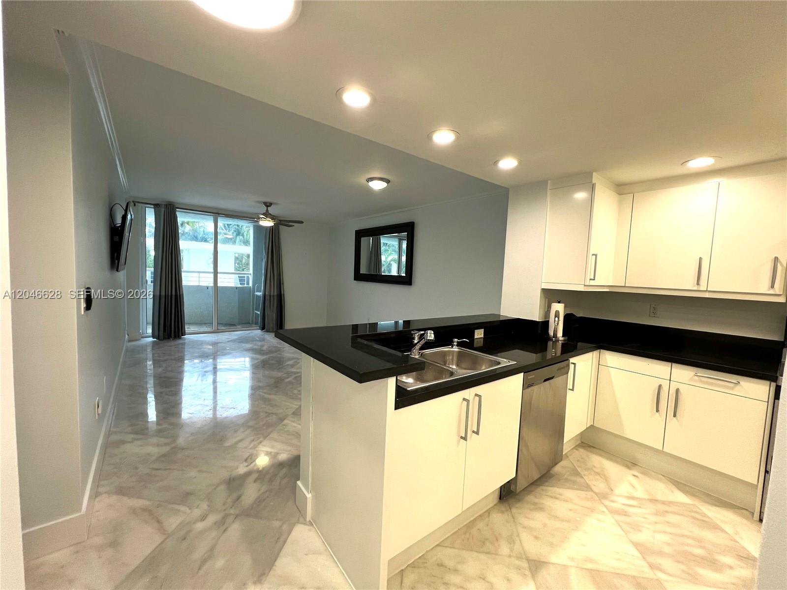 200 Ocean Dr – photo 1