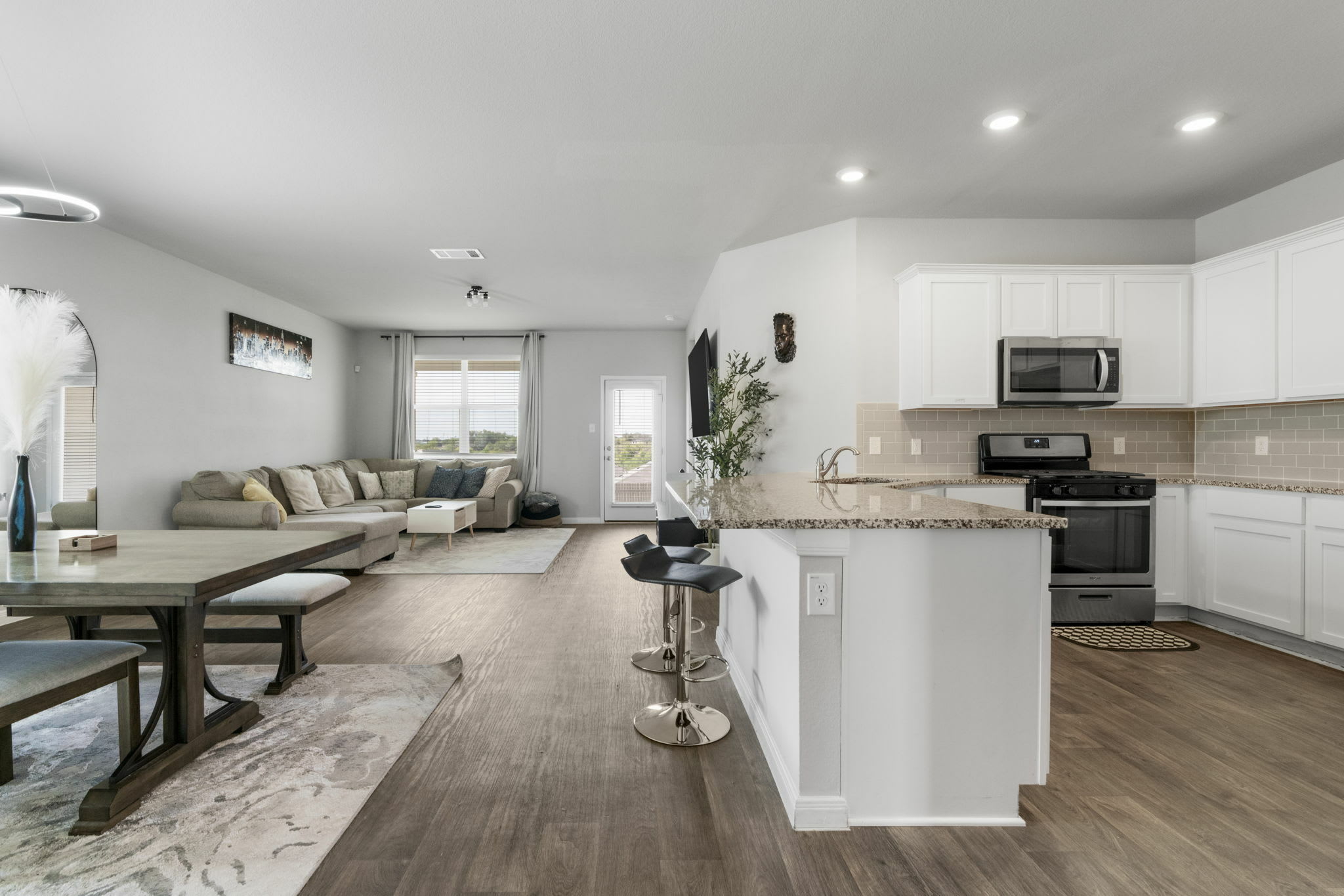 212 Apache Plum Drive – photo 1