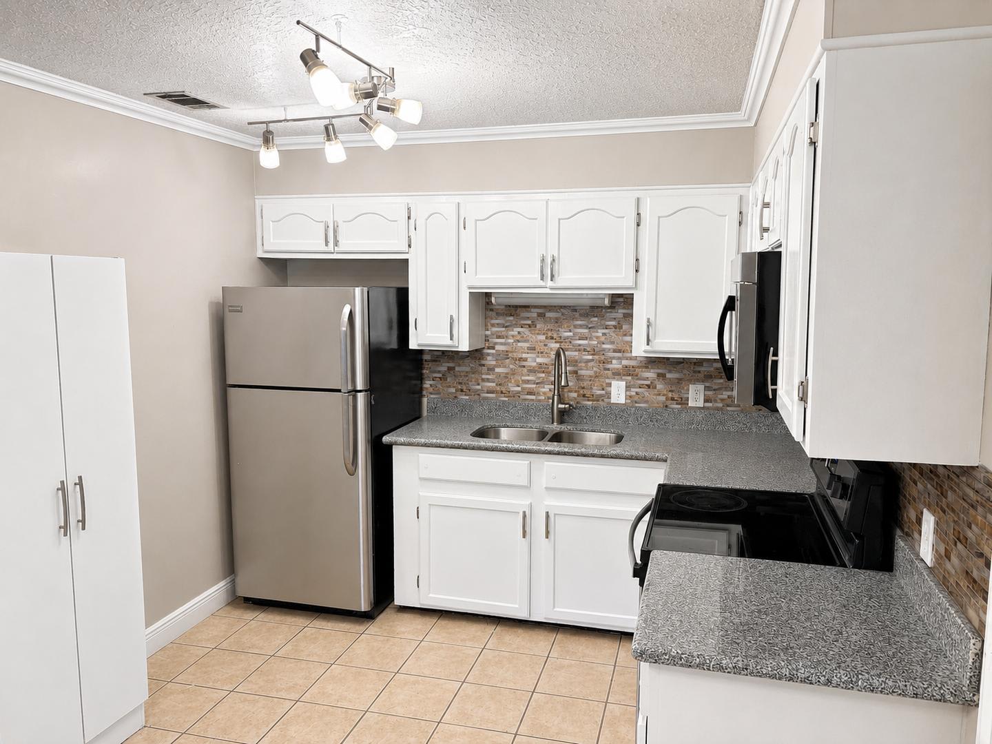 Charming 3-Bedroom Home in the Heart of Gulfport – photo 2