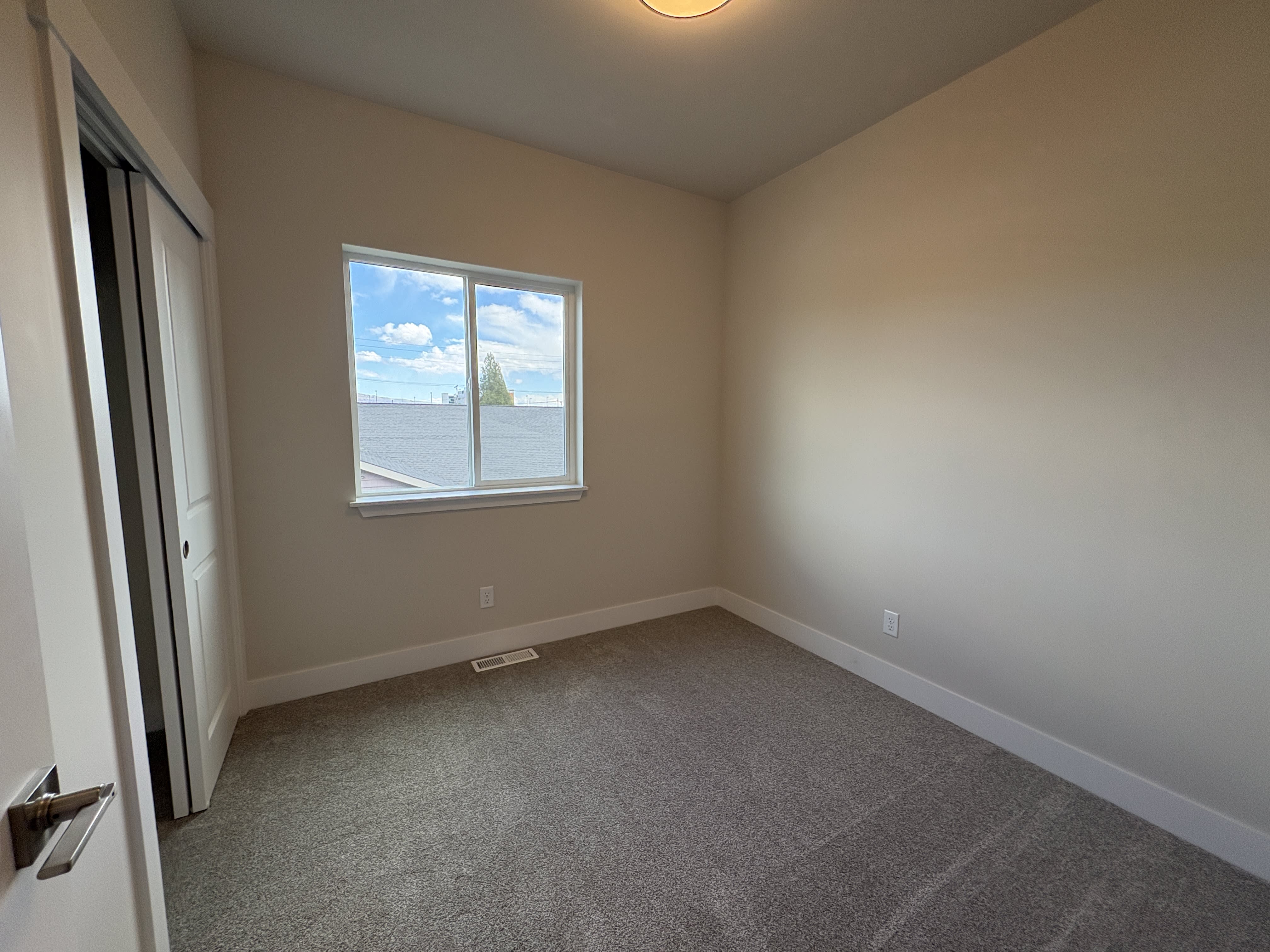 1075 Red Apple Rd – photo 3