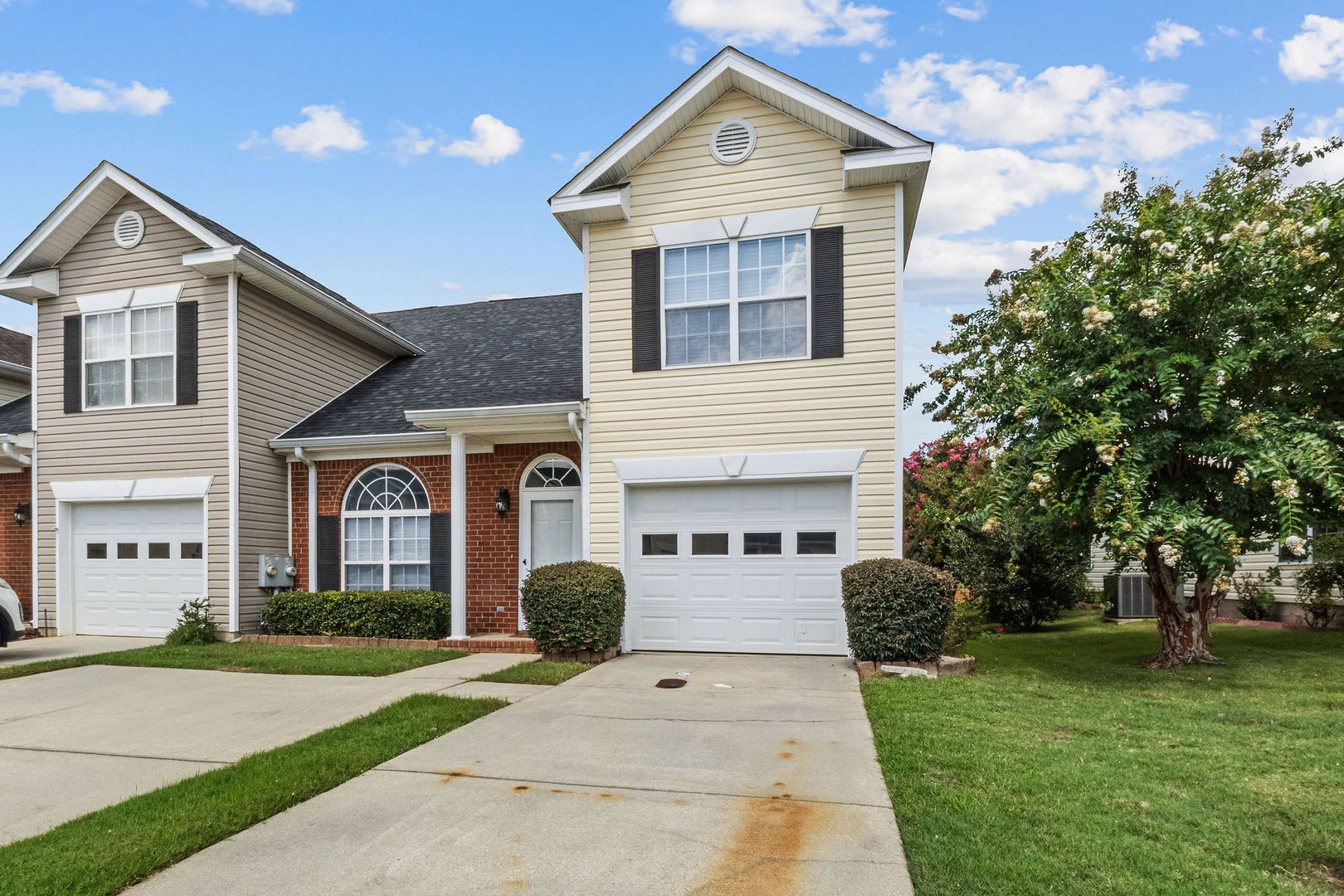 Immaculate townhome in Bay Hill – photo 2