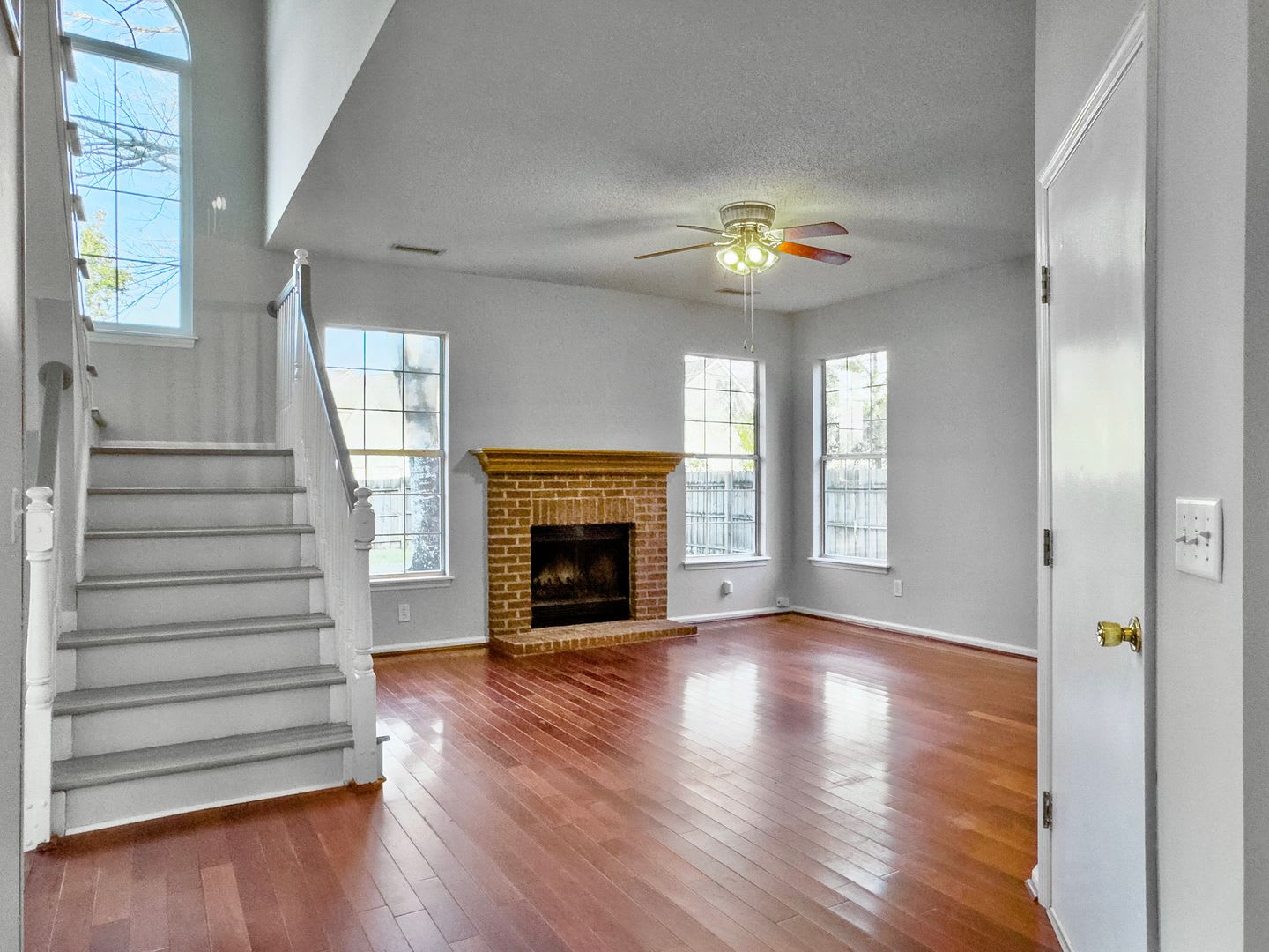 Gorgeous Home in Charleston – photo 5