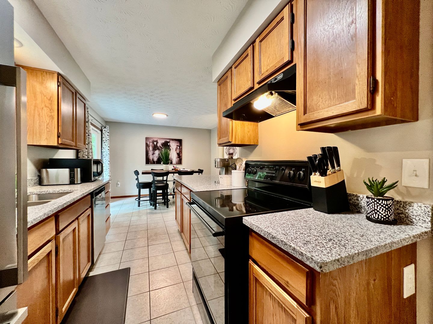 3 bedroom attached home in Bethany – photo 4