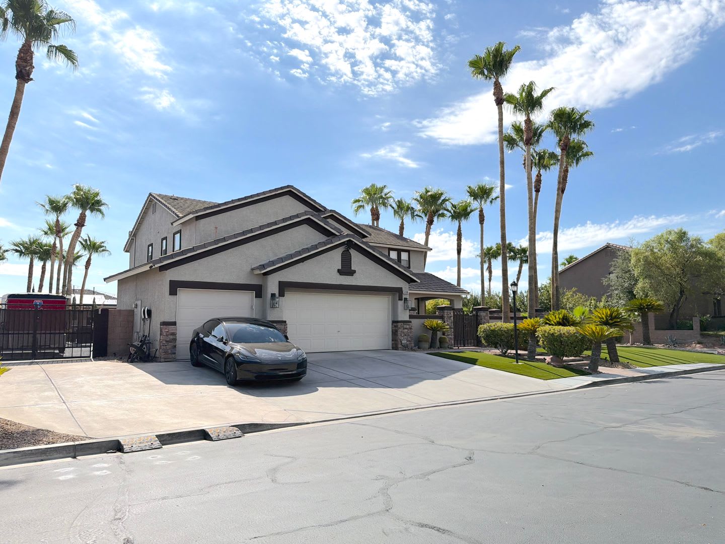 Luxury Home in Lone Mountain Classics – photo 2