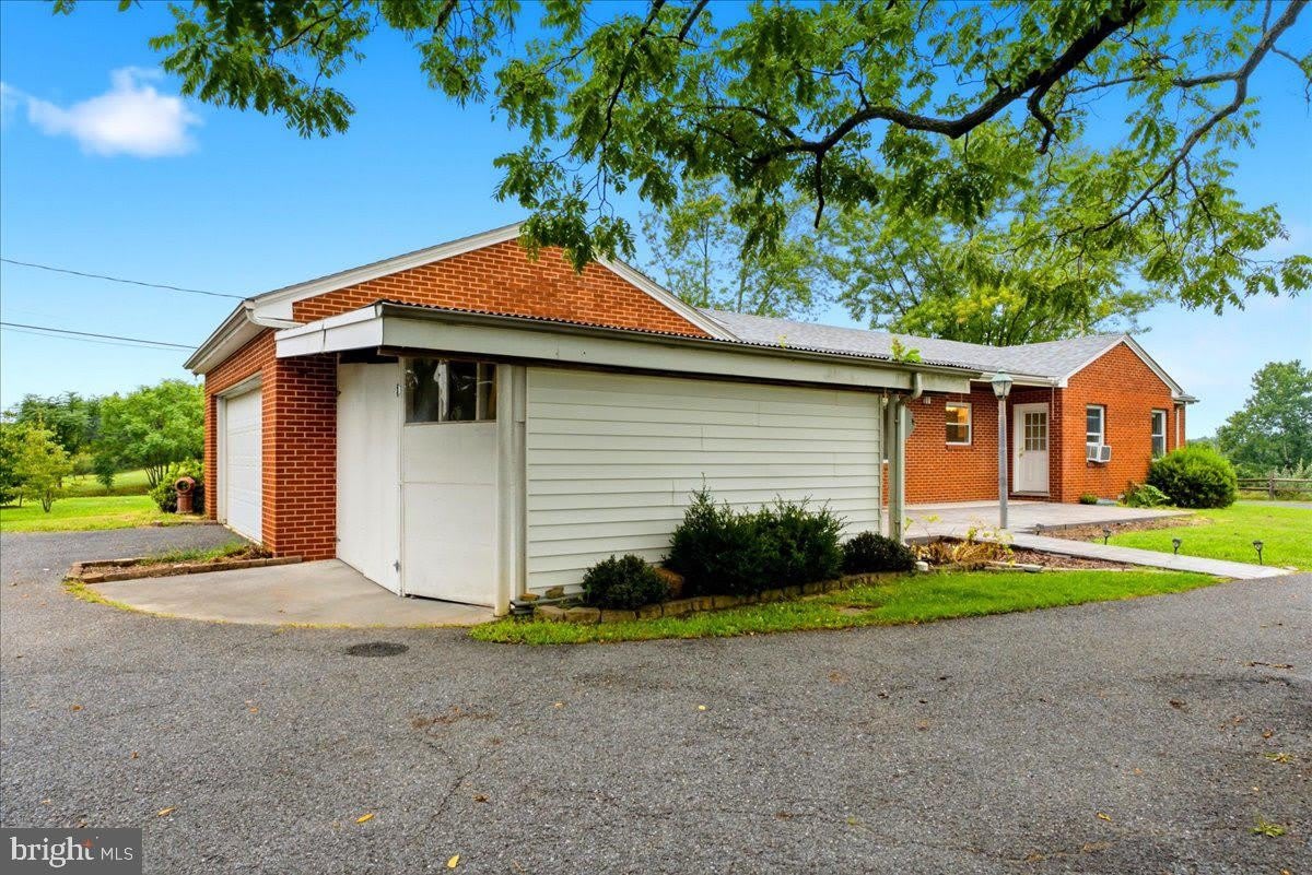 3044 N Frederick Pike – photo 4