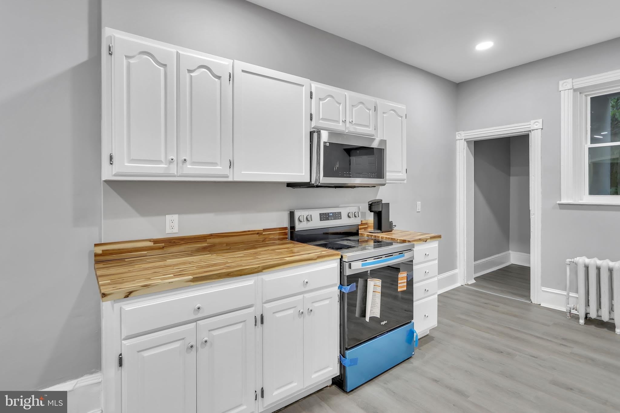 1526 W 4TH Street – photo 3