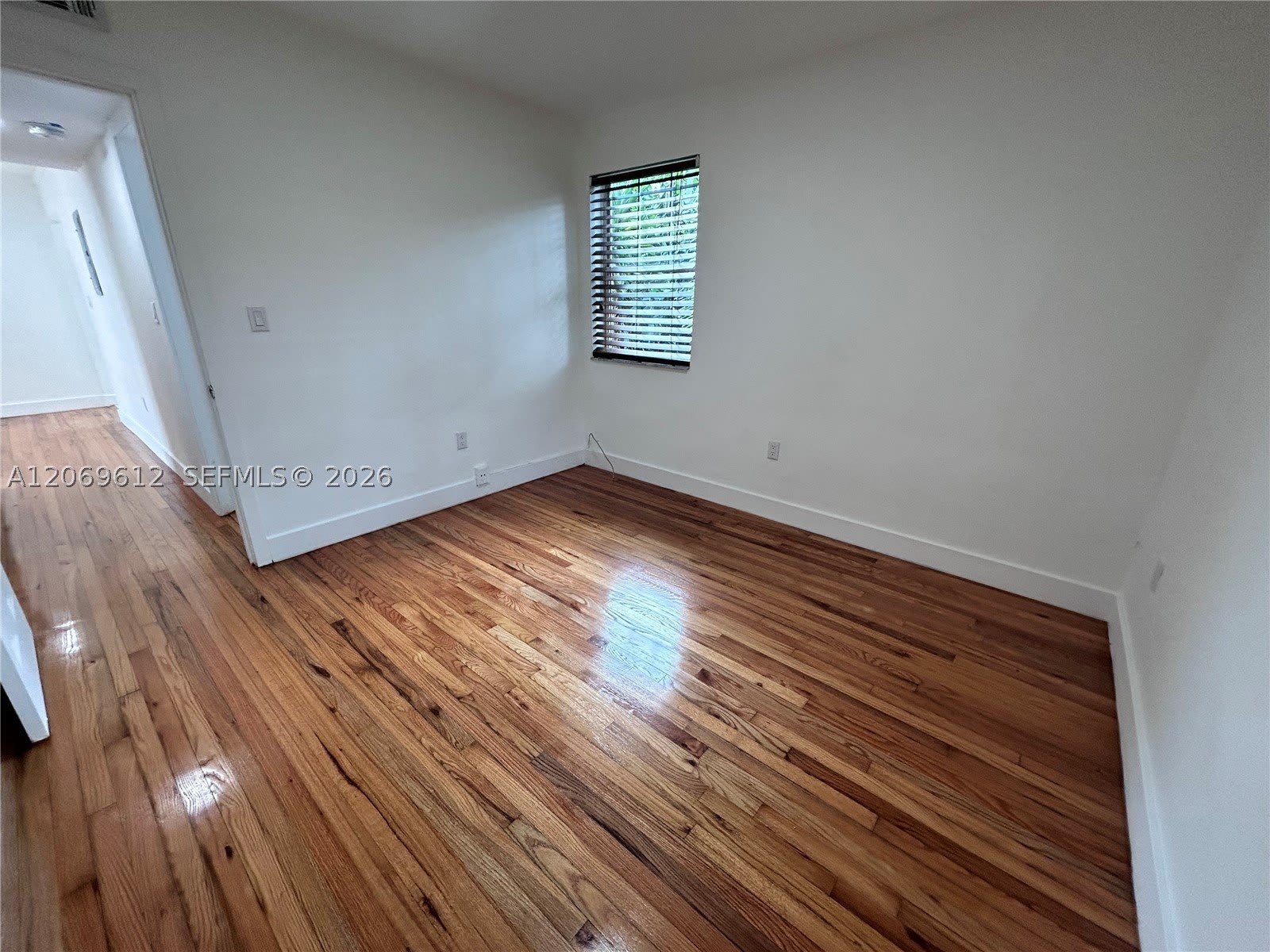 15 Sidonia Ave – photo 5
