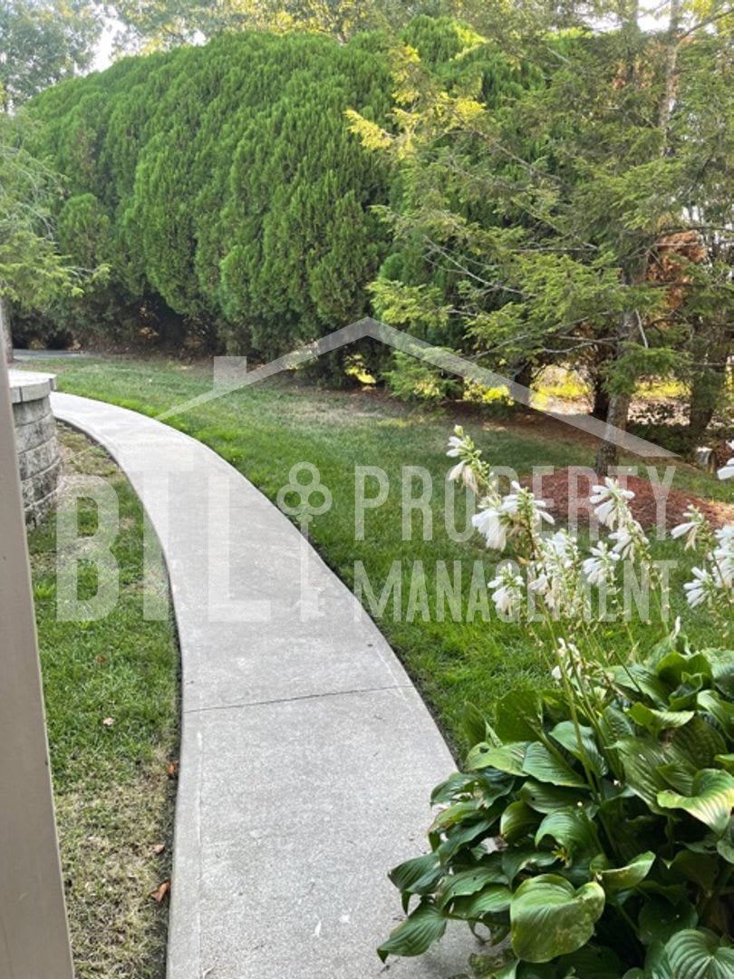 Beautiful Two Bedroom Condo in Palace View Place – photo 3