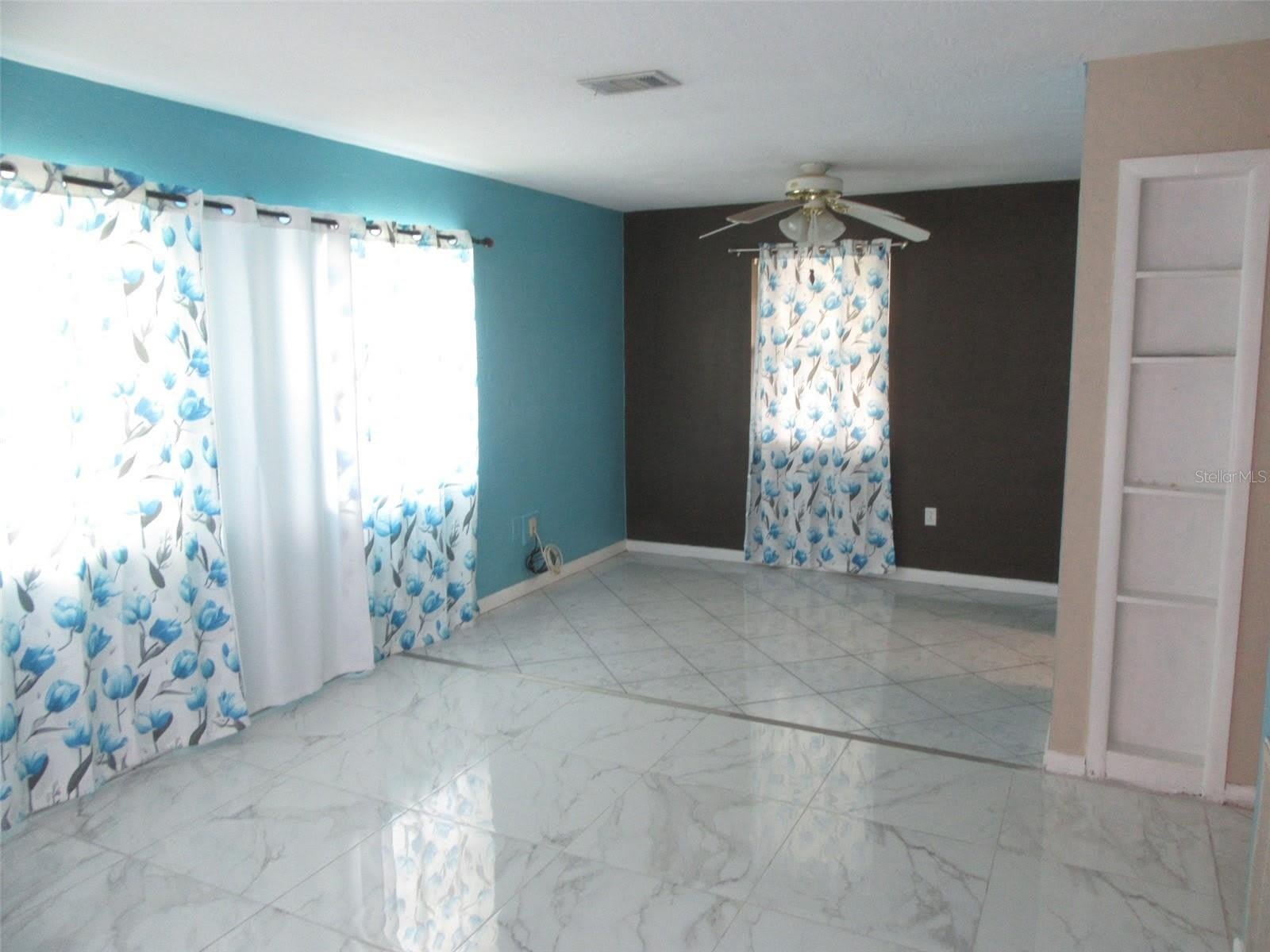 21267 GLADIS Avenue – photo 3