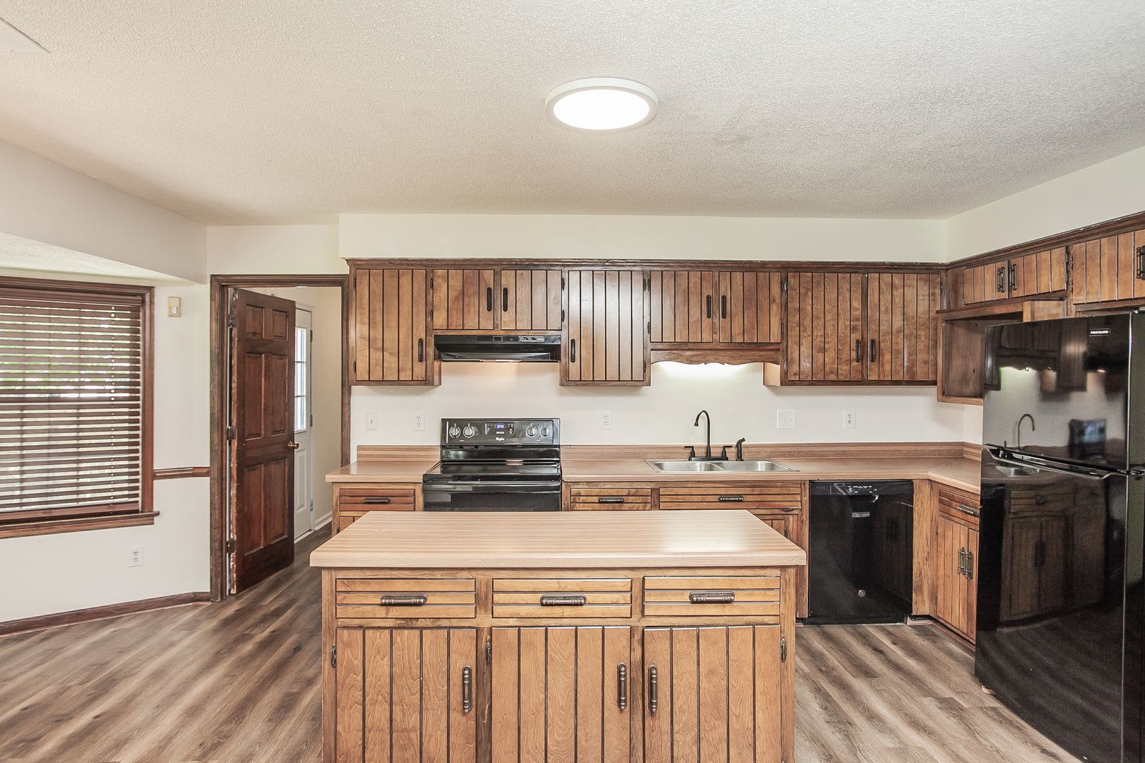 1513 Narbonne Court – photo 5