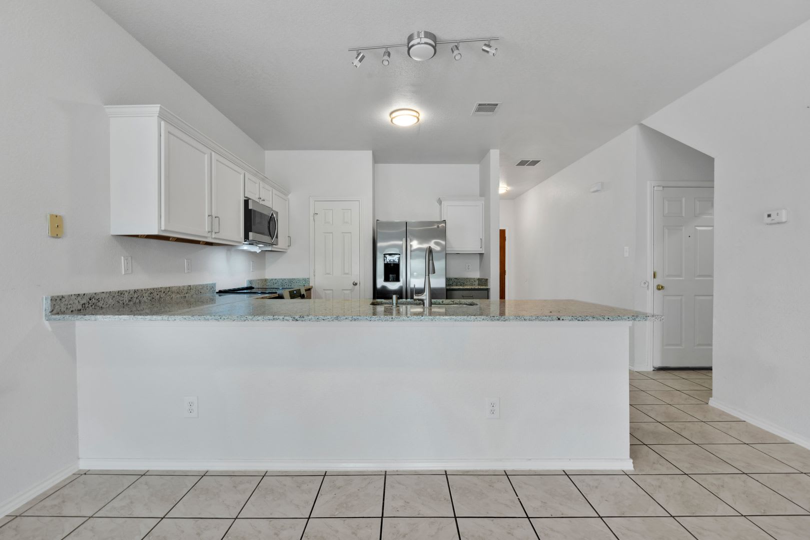 Spacious 5 Bedroom Beauty In Trinity Oaks With Community Perks – photo 5
