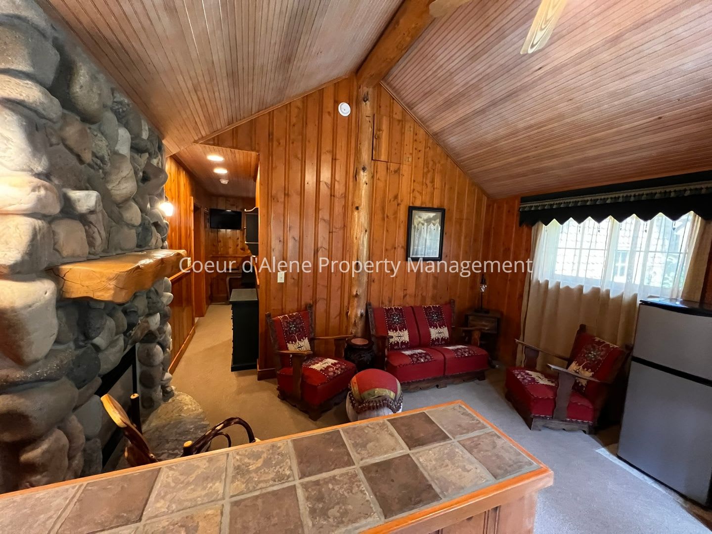 One Of A Kind Cottage Near Hayden Lake Country Club – photo 3