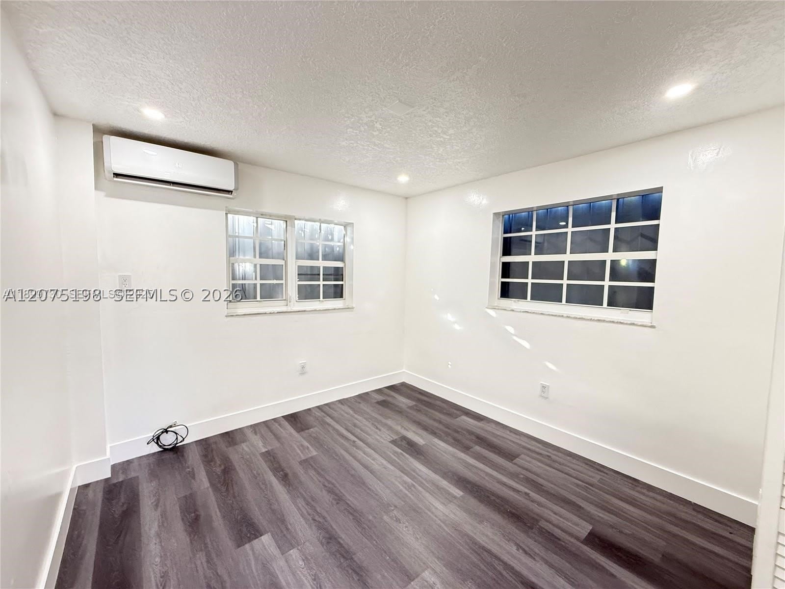 130 NW 32nd Ct – photo 4