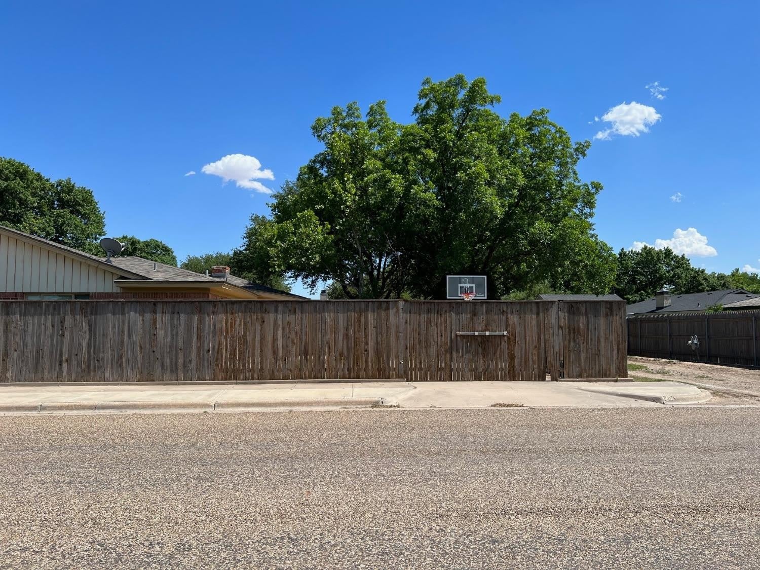 7702 Knoxville Drive – photo 4