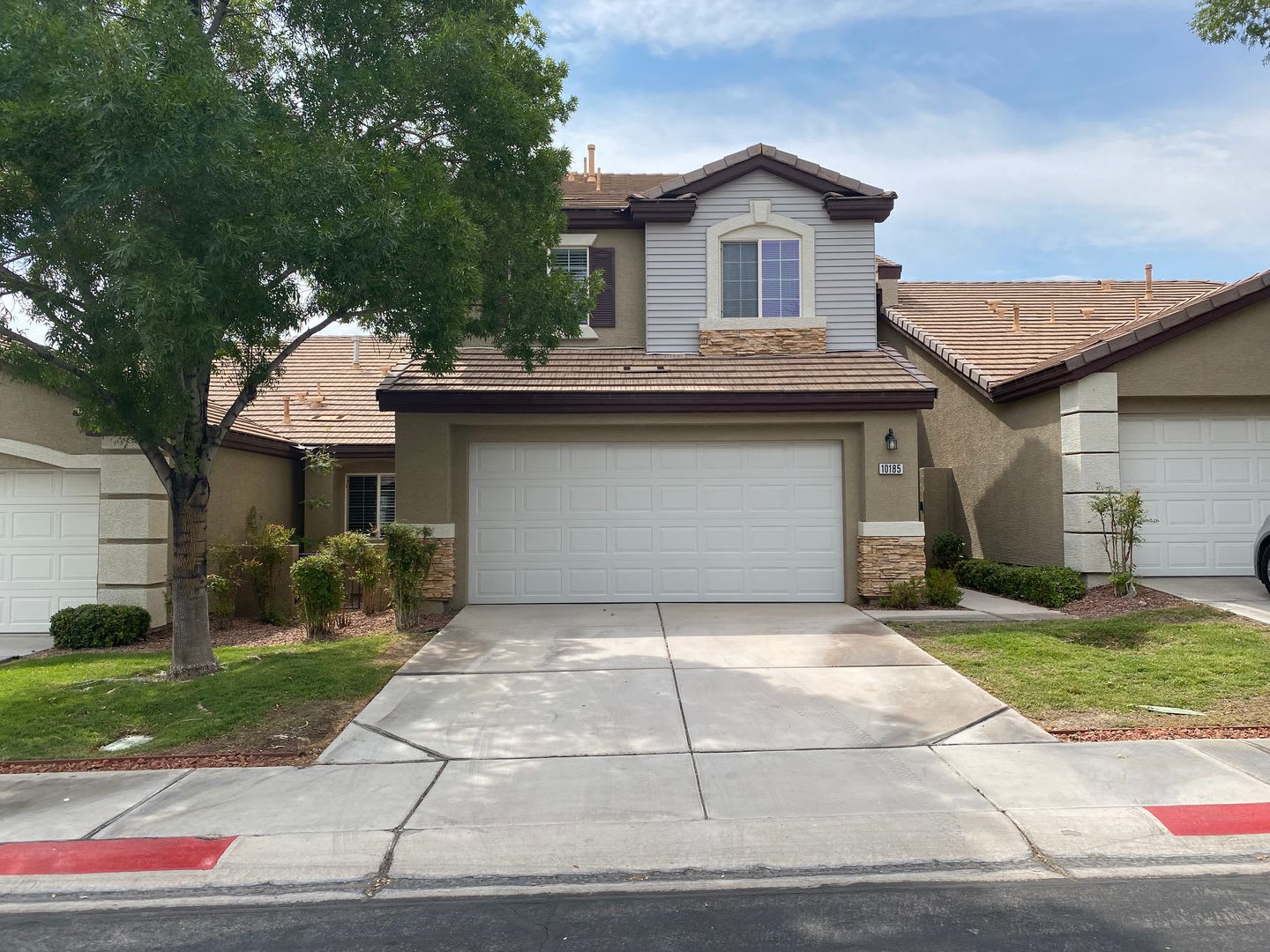 Great 3 bed 2.5 bath townhouse located near Summerlin – photo 1