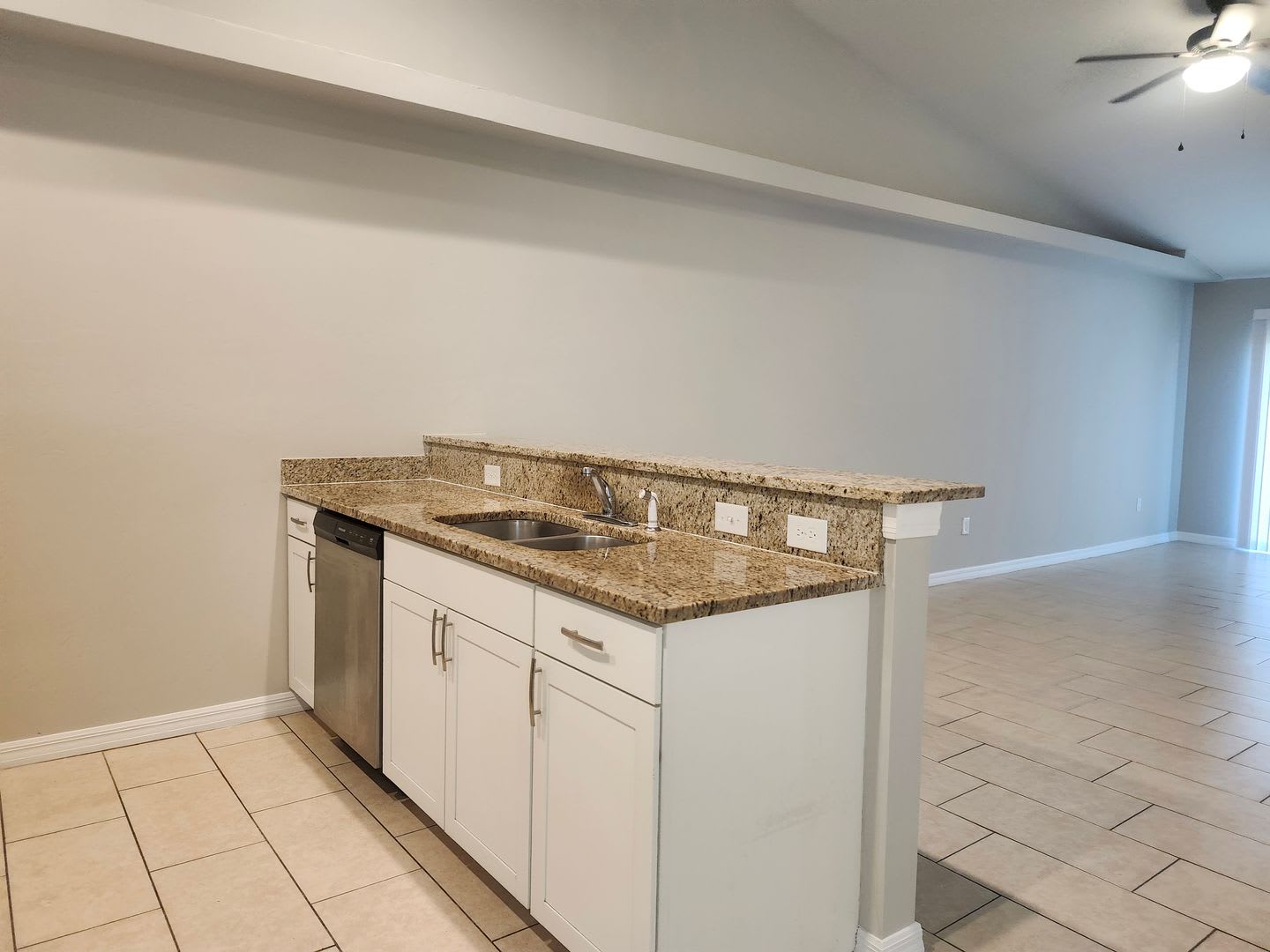 Beautiful 3 Bedroom 2 Bath Duplex with a garage and Laundry hook up – photo 5