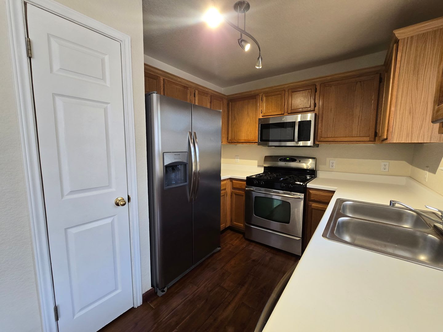 South Austin Living With Room To Spread Out – photo 4