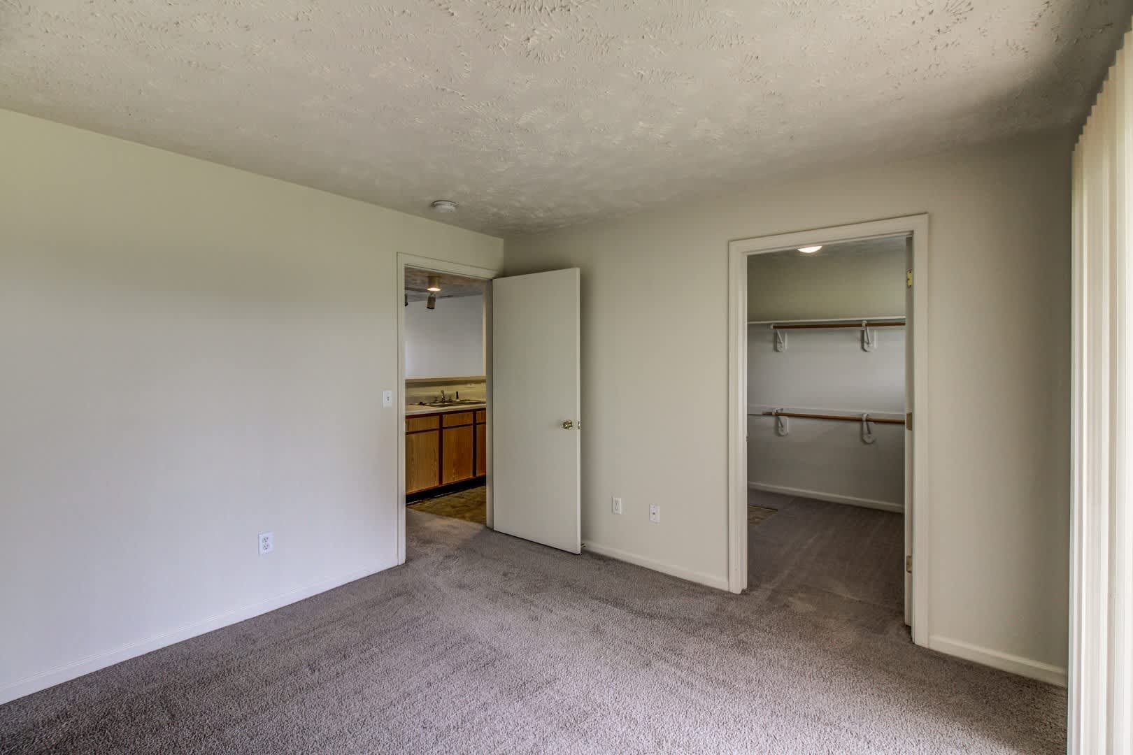 Riverbend Apartment Homes – photo 5