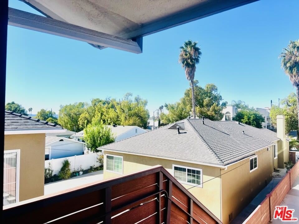 1136 SPAZIER Ave – photo 4