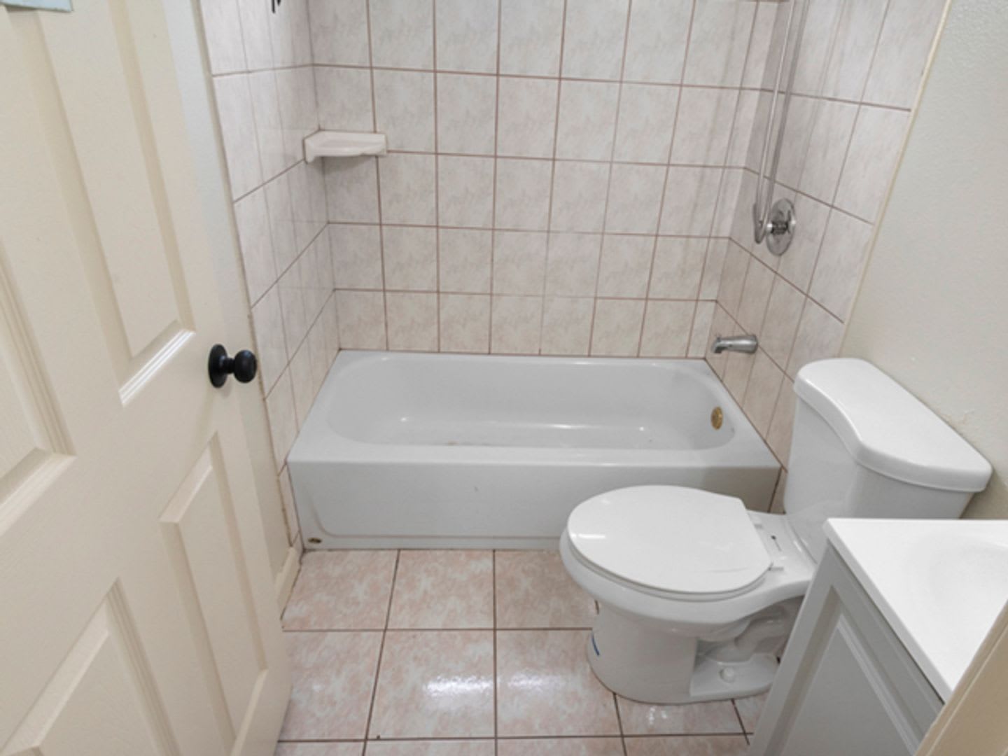 Charming 3 Bedroom 2 Bath Home – photo 3